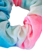 Samt Scrunchie in Hellblau rosanem Farbverlauf – LYMAJA